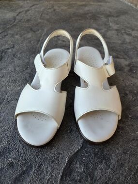 SAS Tripad Comfort White Open-Toe Slingback Leather Sandals Size 6W